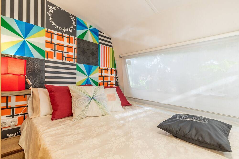 Holiday Home \"Caravana-Glamping Casa Tortuga\" with Mountain View, Shared Pool & Wi-Fi in la Nucia, Costa Blanca