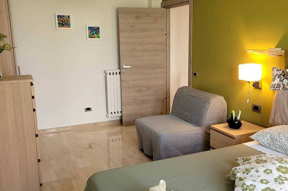 Room 102 -- studio apartment. in Pompeya (Nápoles), Parque nacional del Vesubio