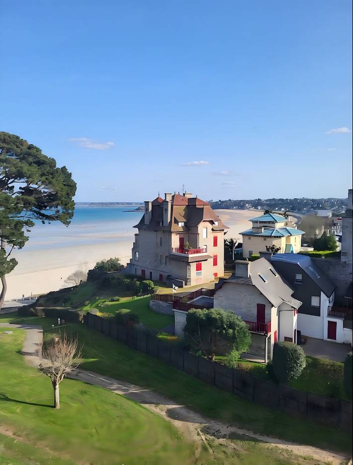 Appartement entier, Appartement 'Newport Vue Mer' avec vue sur mer, terrasse privée et Wi-Fi in Saint-Cast-le-Guildo, Région de Dinan