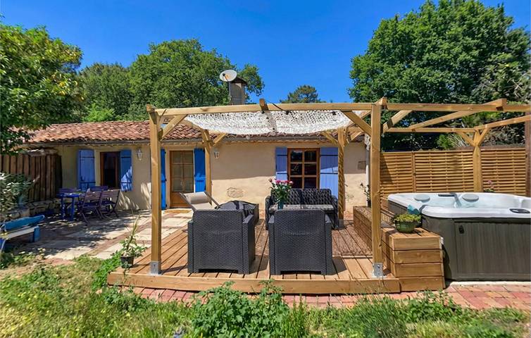 Location de vacances pour 8 personnes, avec jardin et terrasse à Vensac