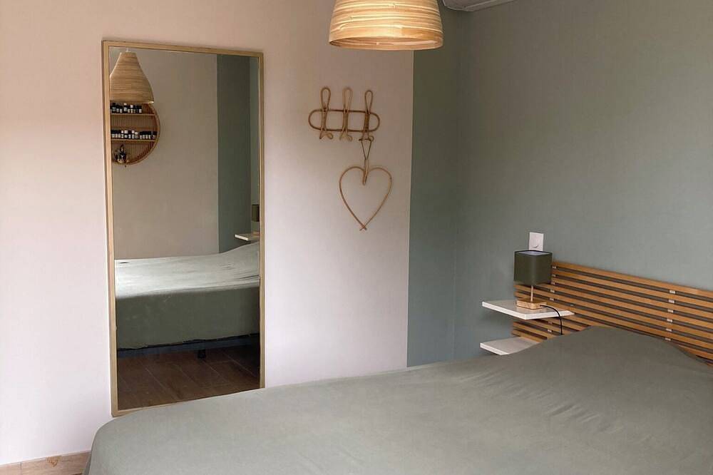Villa Familiale Avec Piscine à 15 min du Pont du Gard et D'avignon in Domazan, Nimes region