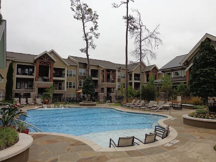 Vacation rental for 6 people, with balcony and yard in The Woodlands