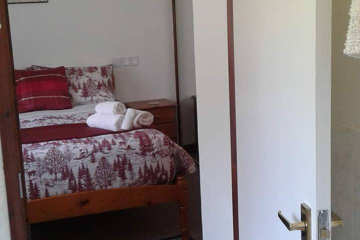 Ruhiger Rückzugsort, zwei Schlafzimmer, zwei Badezimmer (eins en-suite, ein Duschbad) in Pett, Ost Sussex