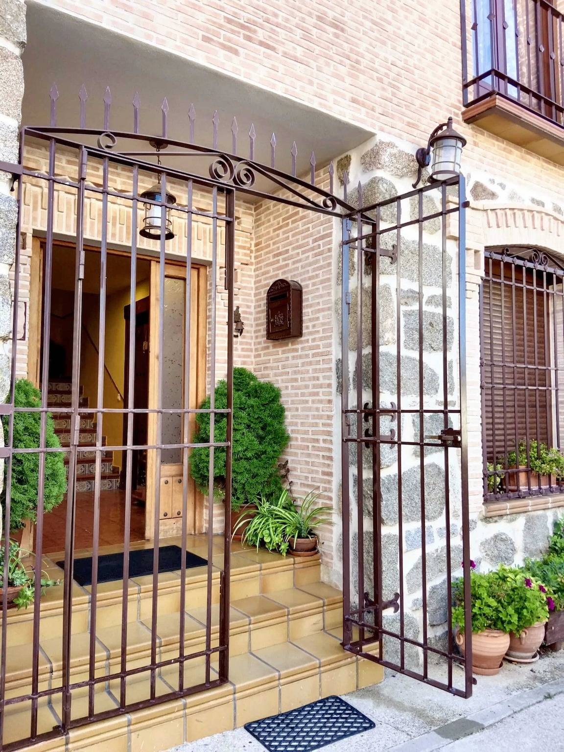 Maison de 8 chambres avec terrasse aménagée à Cenicientos in Cenicientos, Madrid Province