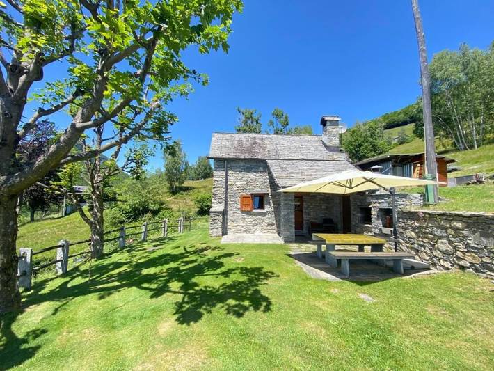 Ferienhaus für 5 Personen, mit Balkon und Terrasse sowie Garten und Ausblick in Centovalli