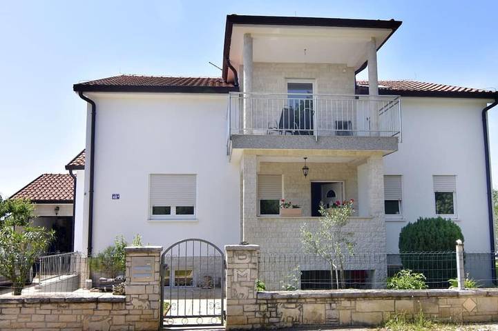 Smještaj za odmor za 3 osoba, s vrt u Križine