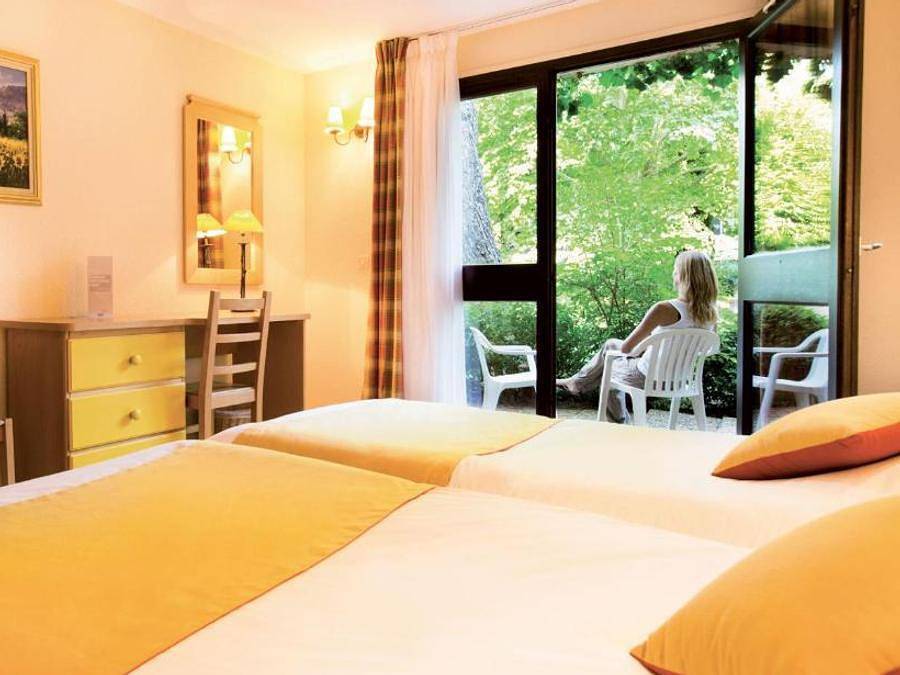 Domaine Château Laval - Chambre 3 personnes - Confort in Gréoux-les-Bains, Parc naturel régional du Verdon