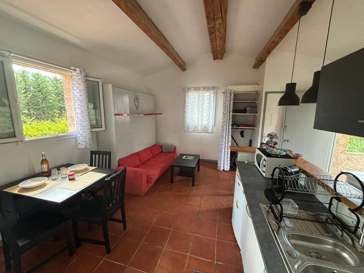 Appartement entier, Studio terrasse in Villecroze, Région de Draguignan