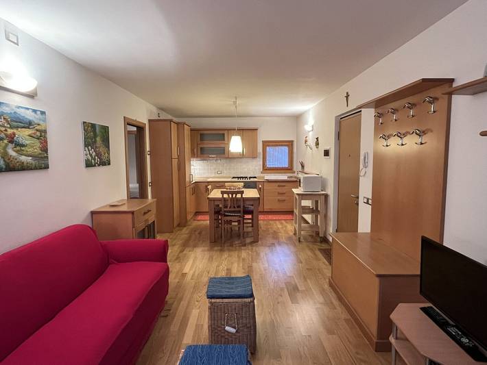 Gîte pour 5 personnes, avec jardin à Carisolo