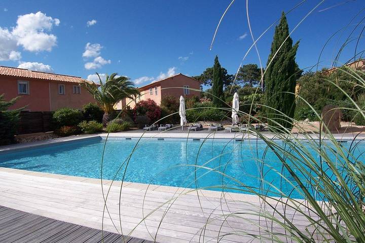 Villa pour 4 personnes, avec piscine, adapté aux familles à Lecci