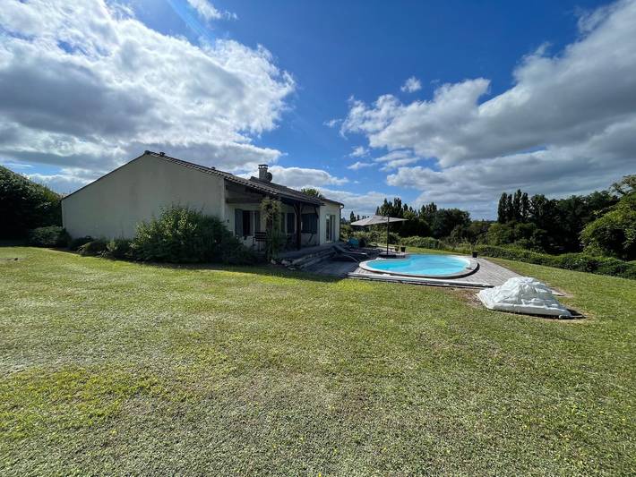 Gîte pour 8 personnes, avec piscine, adapté aux familles à Chalais - 2