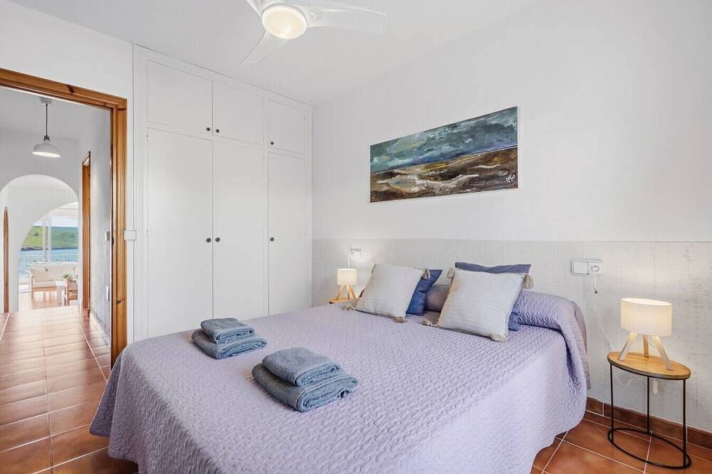 Ganze Wohnung, 3 Bedroom Apartment with great seaviews in Fornells, Es Mercadal