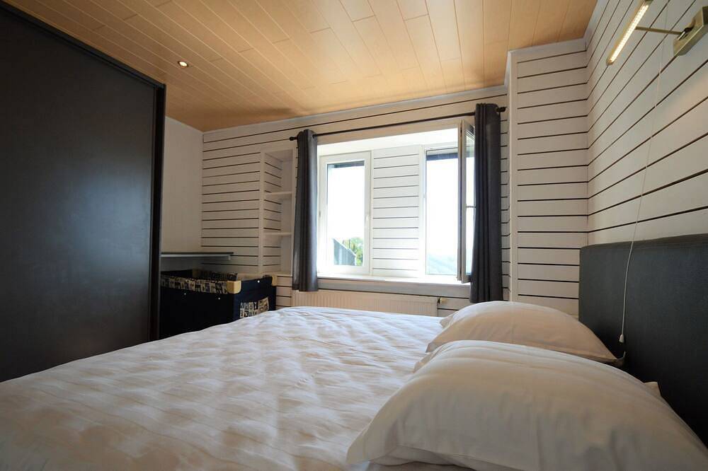Rochehaut Hideaway met bad in Bouillon, Neufchâteau en omgeving