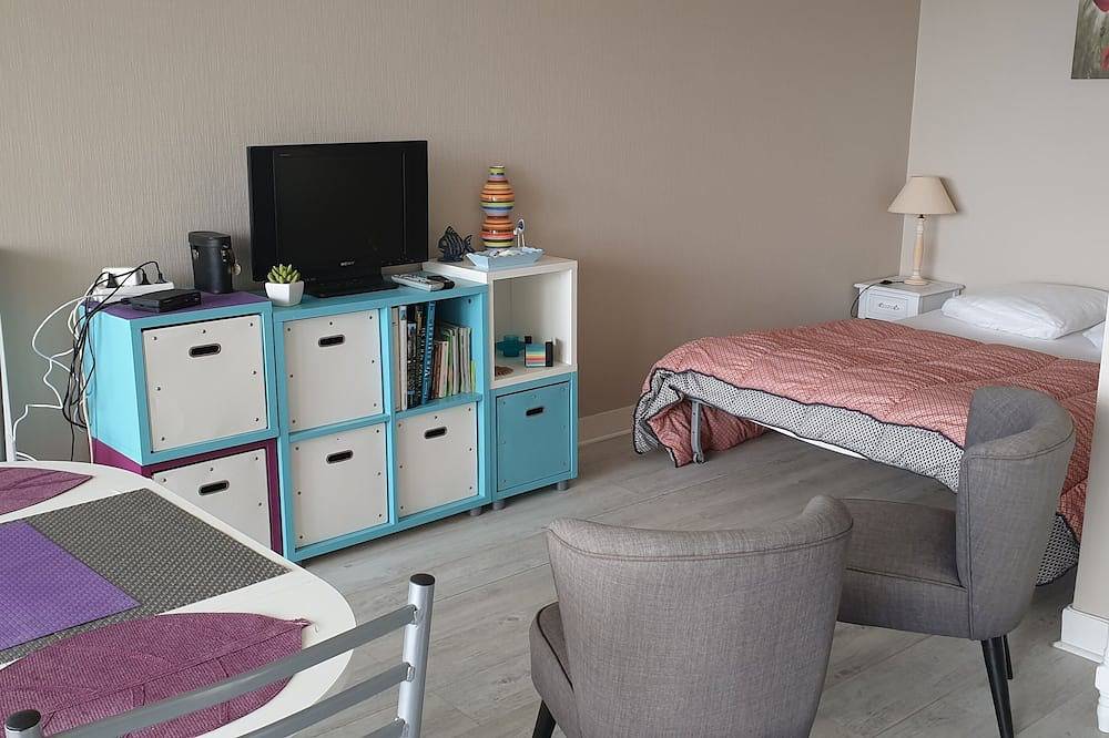 Appartement entier, Joli Studio avec Grand Balcon vue mer en plein centre de Concarneau in Concarneau, Région de Quimper