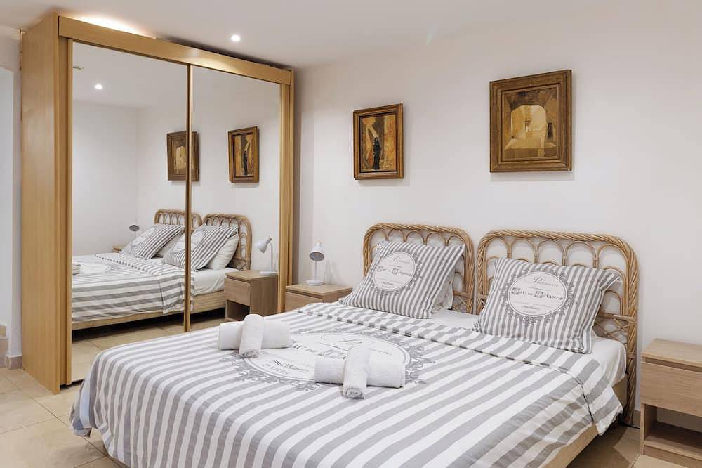 Ganze Wohnung, Kleines Paradies, Villa, Pool, 400M Schöner Strand, die Landschaft in der Innenstadt. in Nizza, Mittelmeerküste (Frankreich)