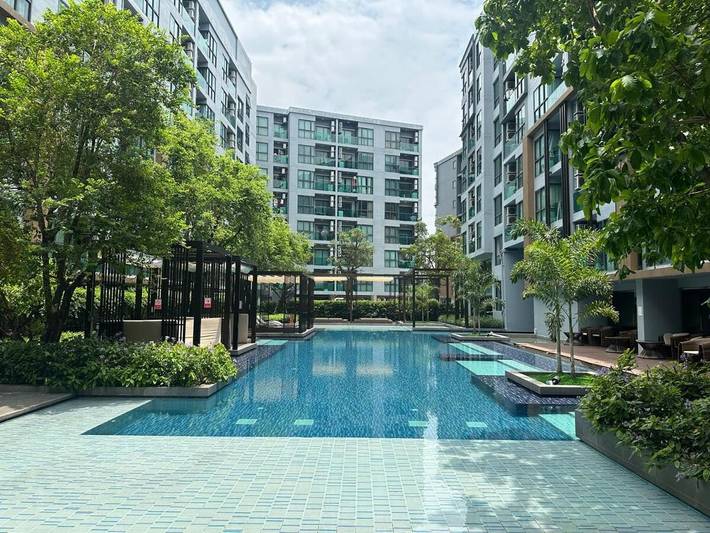 Location de vacances pour 3 personnes, avec jardin ainsi que piscine et vue à Bangkok
