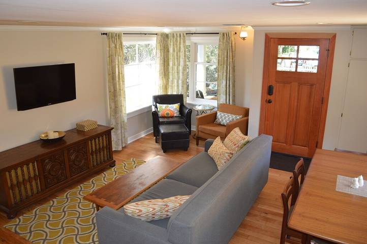 Vacation rental for 4 people, with hot tub and yard as well as terrace, with pets in Bend