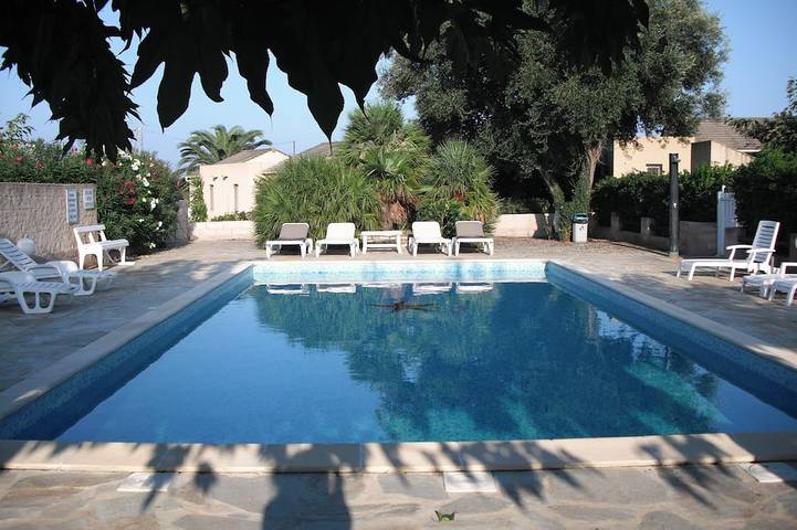 Location de vacances pour 2 personnes, avec piscine ainsi que terrasse et jacuzzi à Rogliano - 4