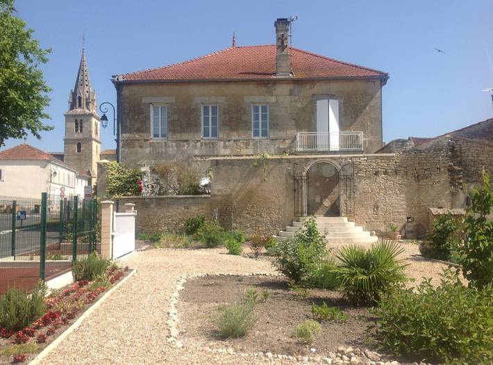 Gîte pour 5 personnes, avec jardin dans Cartelègue