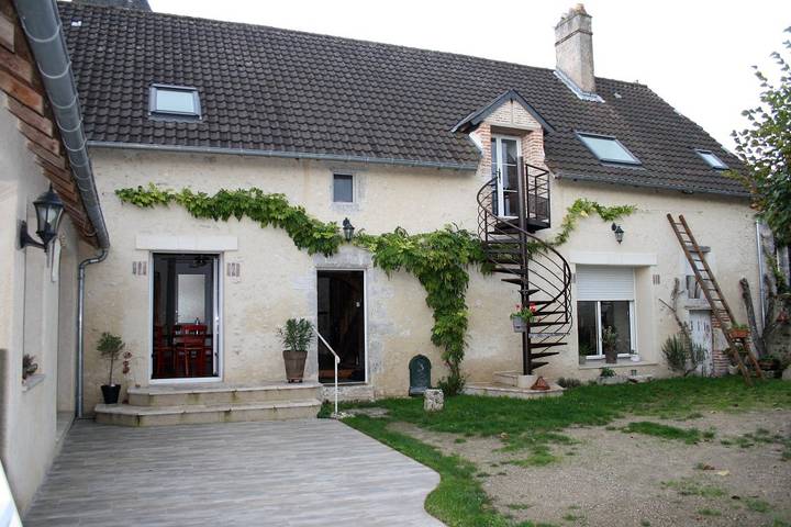 Gîte pour 7 personnes, avec jardin et terrasse à Chitenay