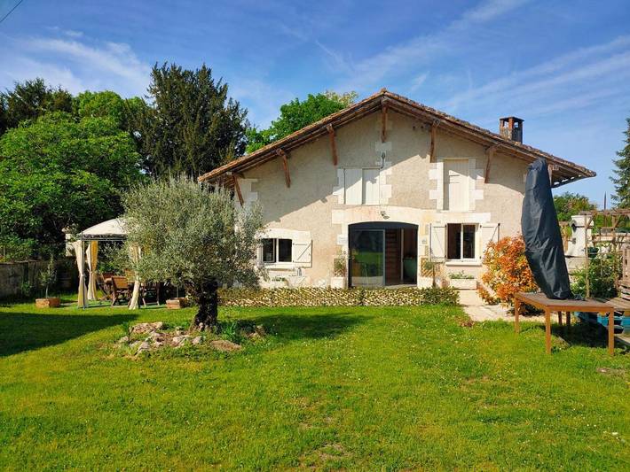 Location de vacances pour 4 personnes, avec jardin et vue à Aubeterre-sur-Dronne - 2
