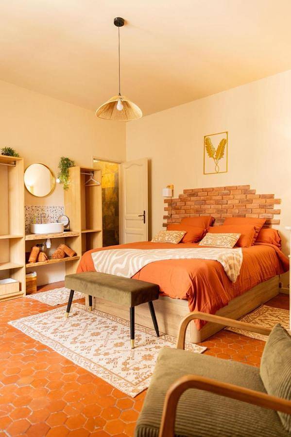 Gîte pour 2 personnes, animaux acceptés dans Office De Tourisme D Arles Camargue