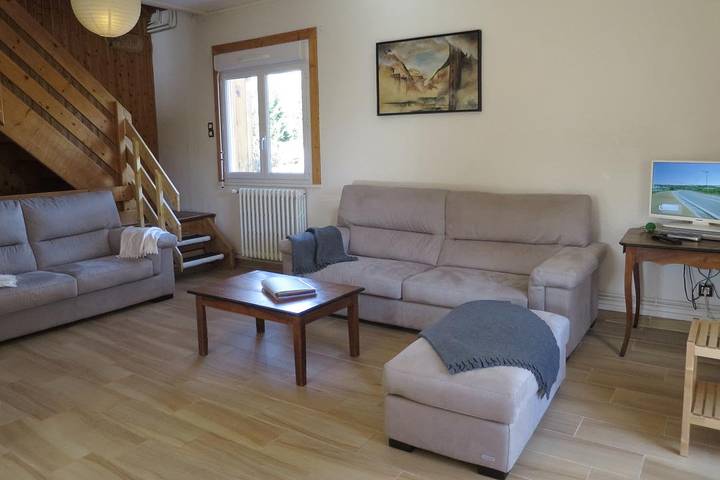 Gîte pour 15 personnes, avec sauna et terrasse ainsi que piscine et jardin