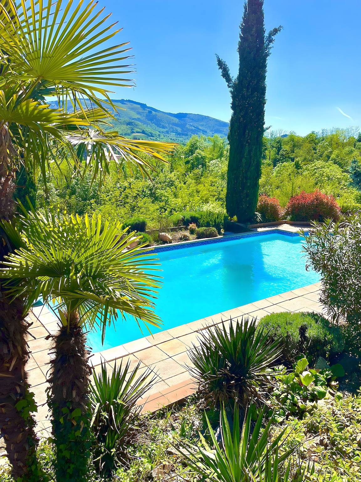 Casa de vacaciones 'Maisonnette Les Issignols' con vistas a la montaña, Wi-Fi y aire acondicionado in Colombier-le-Vieux, Tournon-sur-Rhône región