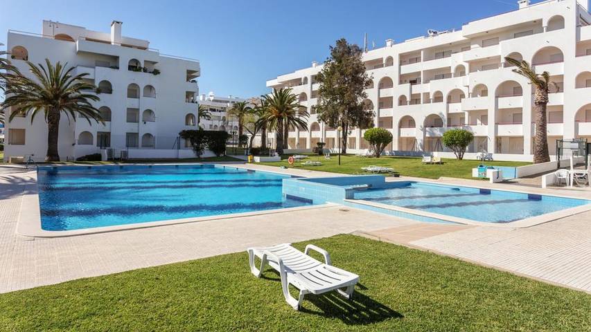 Apartamento entero, Apartamento de vacaciones para 4 personas con balcón in Alporchinhos, Porches