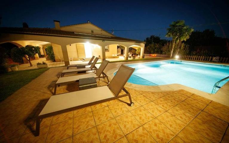 Casa de vacaciones para 12 personas, con Terraza y Jardín además de Piscina y Vistas en Noguera