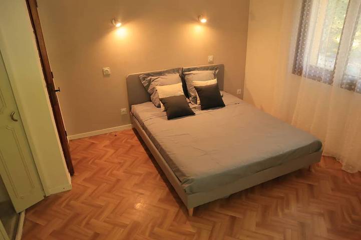 Location de vacances pour 10 personnes, avec balcon ainsi que piscine et jardin à Valaurie - 2