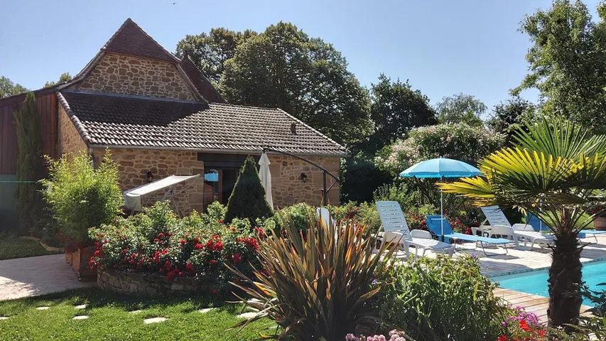 Casa de vacaciones para 2 personas, con vistas además de jardín y piscina - 1