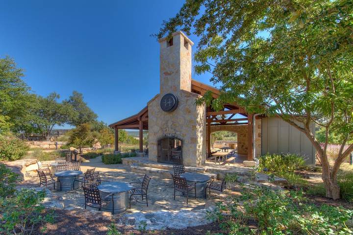 Vacation house for 10 people, with pool and yard in Lake Travis