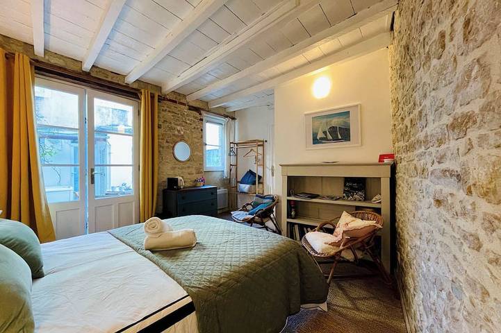 La Bonne Brise, Independent Room with Terrace in Saint-Benoît-de-l'Aure, Bayeux und Umgebung