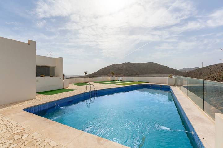 Appartement entier, Appartement 'Duplex de Luxe' avec vue sur la mer, piscine partagée et climatisation. in Carboneras, Costa de Almería