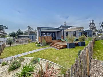 Gîte pour 7 personnes, avec terrasse ainsi que jardin et piscine à Jullouville