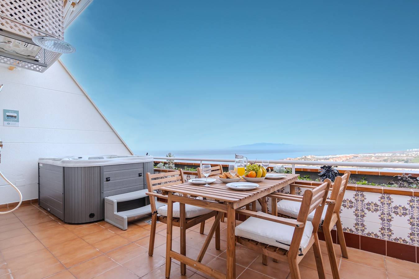 Ganze Wohnung, Ferienwohnung 'Apto Sunset Ocean View' mit Meerblick, WLAN und Klimaanlage in Adeje, Teneriffa Süd