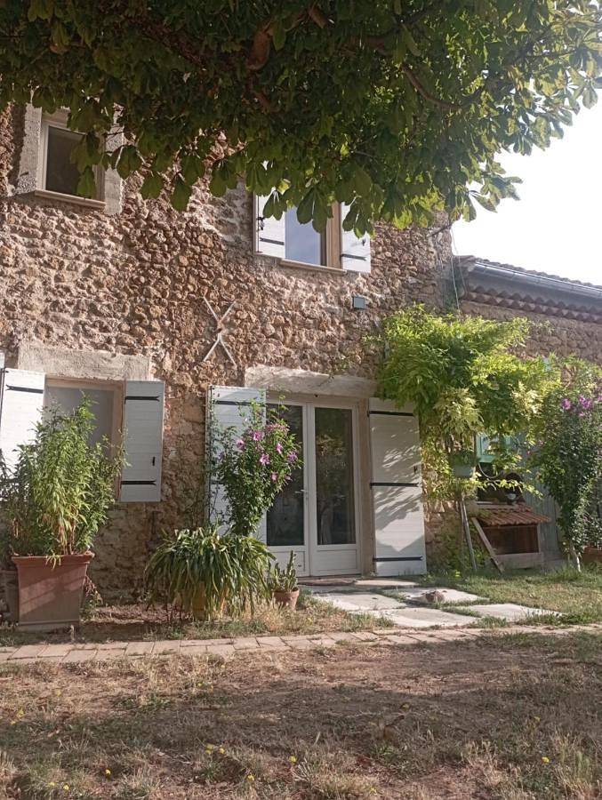 Location de vacances pour 4 personnes, avec terrasse ainsi que piscine et vue à Puyméras - 3