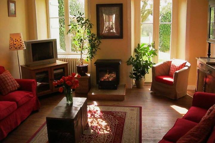 Gîte pour 15 personnes, avec Terrasse et Jardin à Saint-Germain-les-Belles