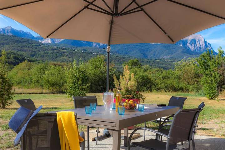 Location de vacances pour 8 personnes, avec sauna et vue ainsi que jardin et piscine, animaux acceptés à Crots - 4