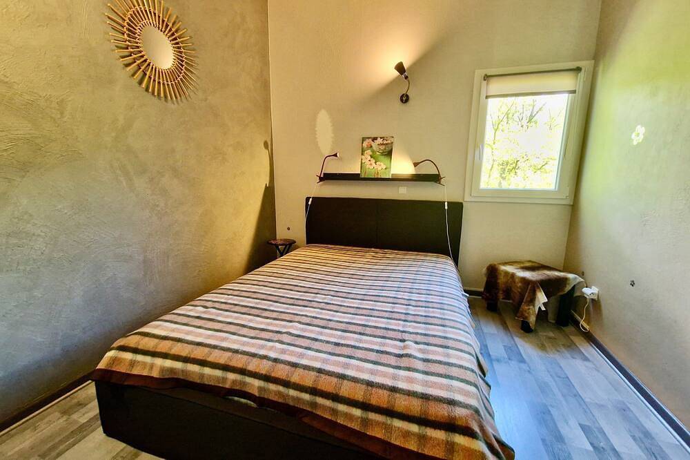 Appartement entier, Appartement au calme à 50 m d'une rivière avec terrasse privée in Vieille-Brioude, Parc Naturel Régional Livradois-Forez