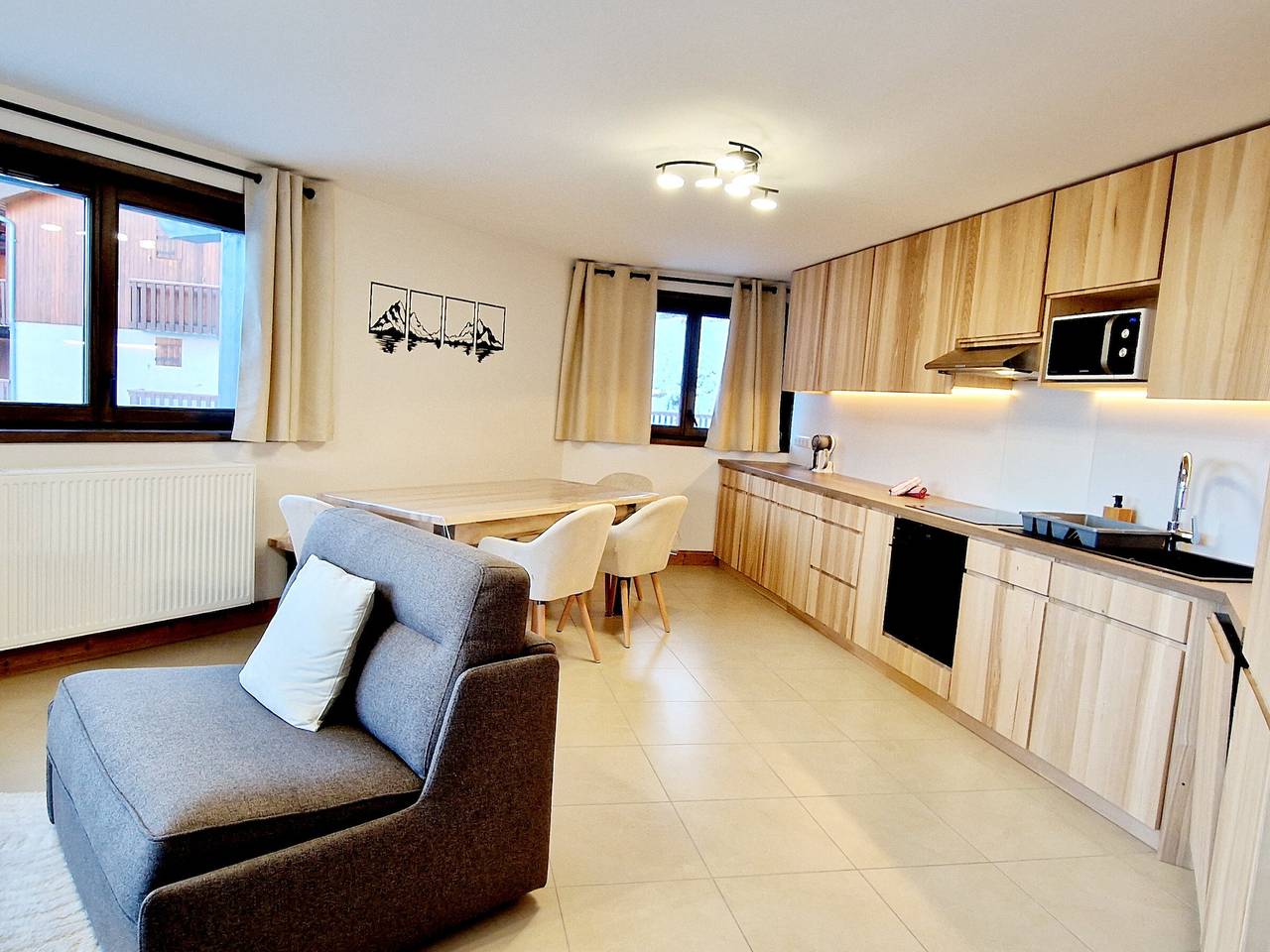 Ganze Wohnung, Charmantes Apartment im Zentrum von Montalbert mit Balkon und Parkplatz, pistennah in La Plagne, Aime-la-Plagne