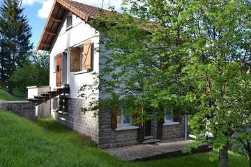 Maison de campagne pour 8 personnes, avec jardin et balcon à La Bastide-Puylaurent