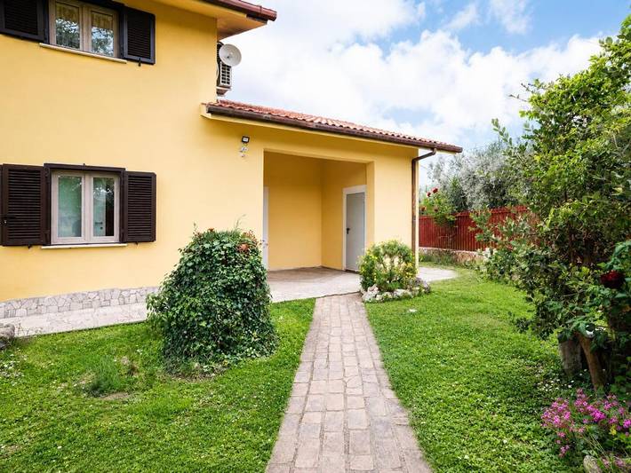 Gîte pour 4 personnes, avec Terrasse et Vue à Fara in Sabina - 3