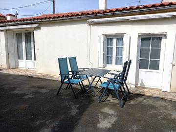 Gîte pour 5 personnes, avec jacuzzi et piscine ainsi que jardin et sauna à Mareuil-sur-Lay-Dissais