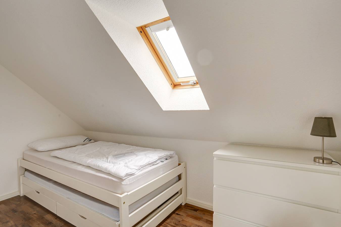 Ganze Wohnung, Ferienwohnung 'Kapitänsferienhaus Romantik' mit Gemeinschaftsterrasse und Wlan in Schaprode, Rügen