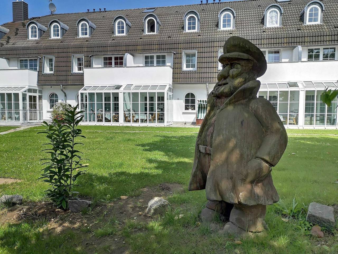 Ganze Ferienwohnung, Fewo Freya in der Ostseeresidenz Gendarm - mit Wintergarten und großen Garten nahe der Ostsee in Wischuer, Biendorf