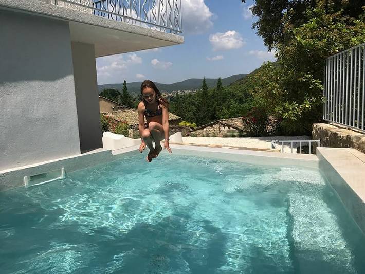 Gîte pour 8 personnes, avec piscine, adapté aux familles