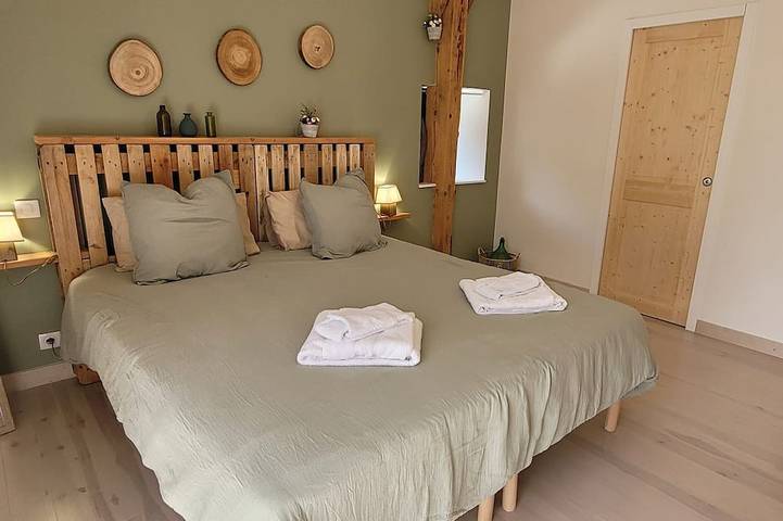 Chambre d’hôte pour 2 personnes, avec jardin dans le Cantal