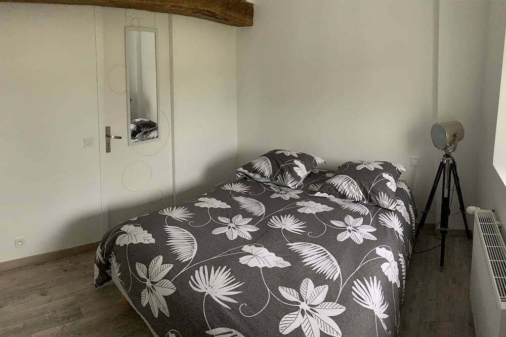 Belle Villa 2h d’espace détente privatisé inclus dans le prix de la nuit in Équilly, Côte de la Déroute